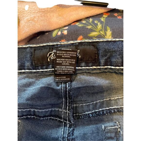 True Luck Mens  Blue Medium Light Wash Straight Leg Jeans Size 40/32 - Picture 4 of 6